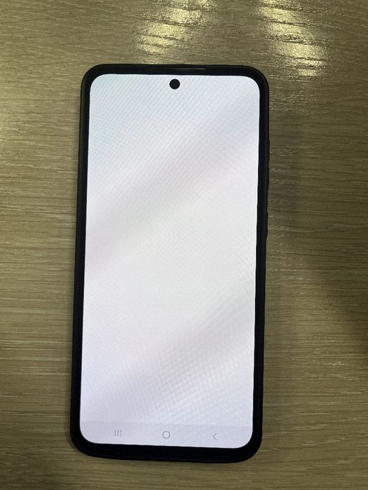 Samsung S24FE в идеальном состоянии.