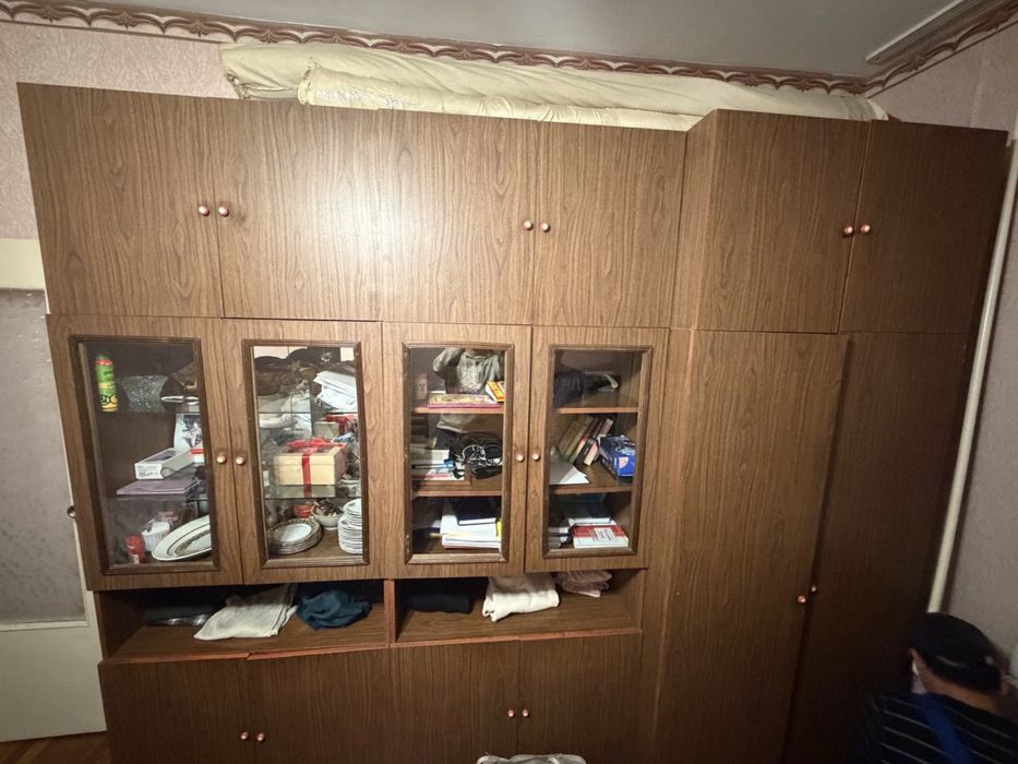 Стенка срочно сотилади