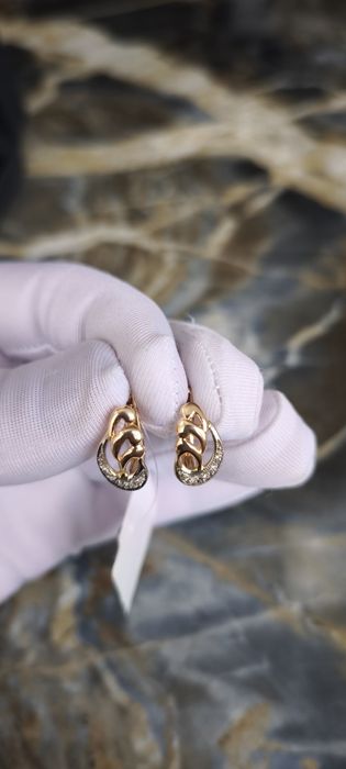 Продам золотые серьги с бриллиантами 585 проба