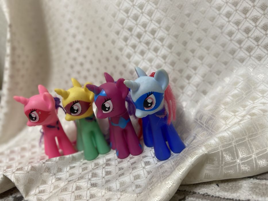 Продаю игрушки пони