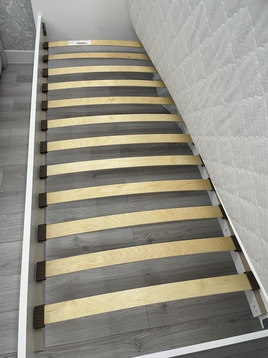 Продам кровать с матрасом 200х80см