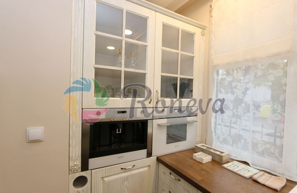 Дава се под наем Тристаен апартамент в Варна, Център - 100 кв.м за 1100 € - Снимка #4