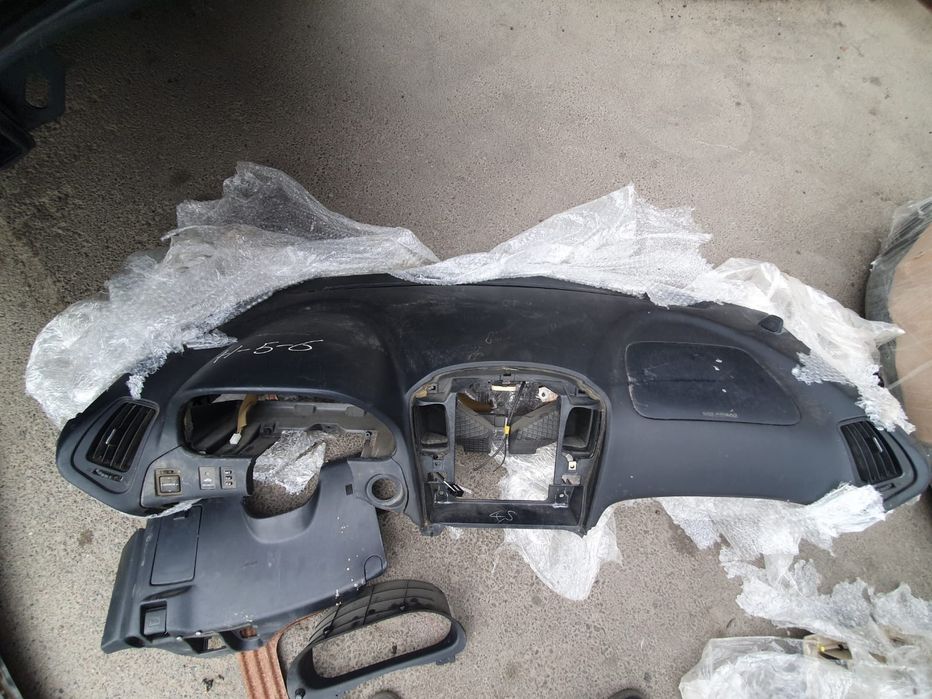 Серая панель Lexus RX300