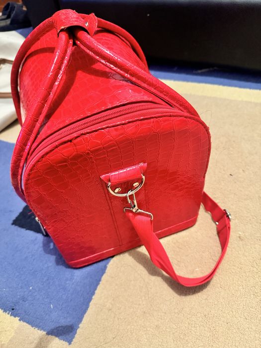 Косметичка и несессеры женскач