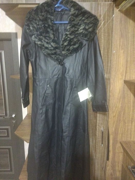 Кожаный женский плащ
