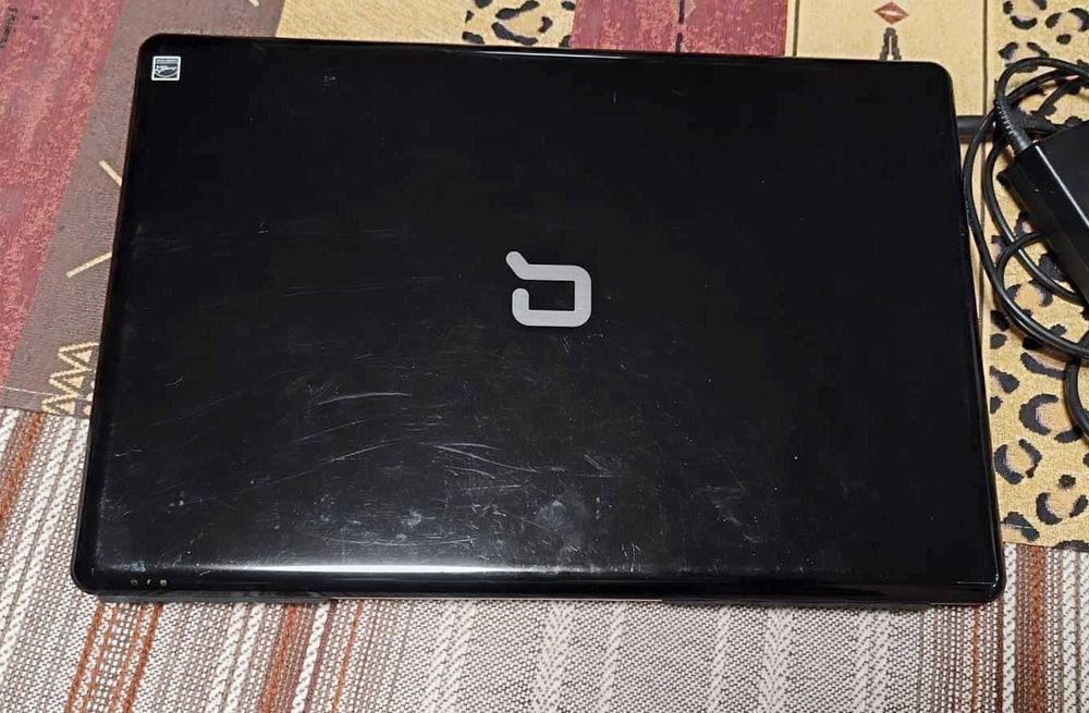 Laptop Compaq Presario CQ7
