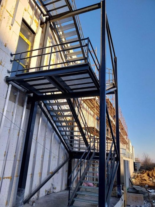 scări metalice de incendiu