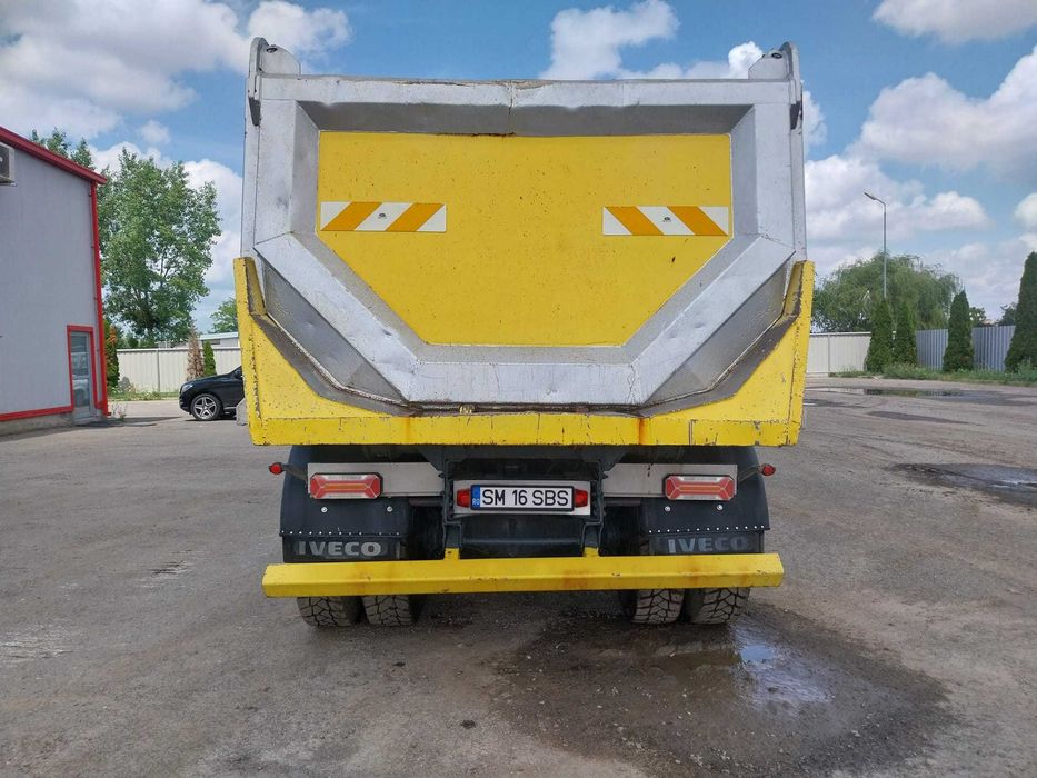 Iveco Trakker 8x4 Basculantă, An 2009, 297.000 km – Stare Foarte Bună