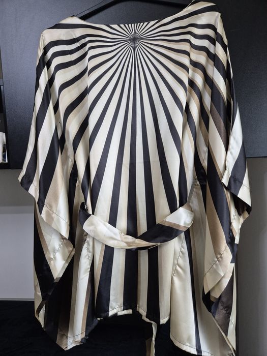 Bluză fluture din tafta subțire , nepurtată