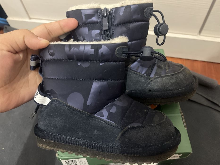 Продам ботинки на мальчика 26 размер