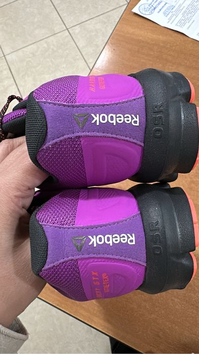 Продам новые кроссовки