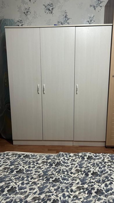 Детскии шкаф цвет белый