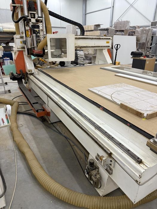 мощен cnc рутер с магазин за инструменти вакуум мотор 5,5,kw.