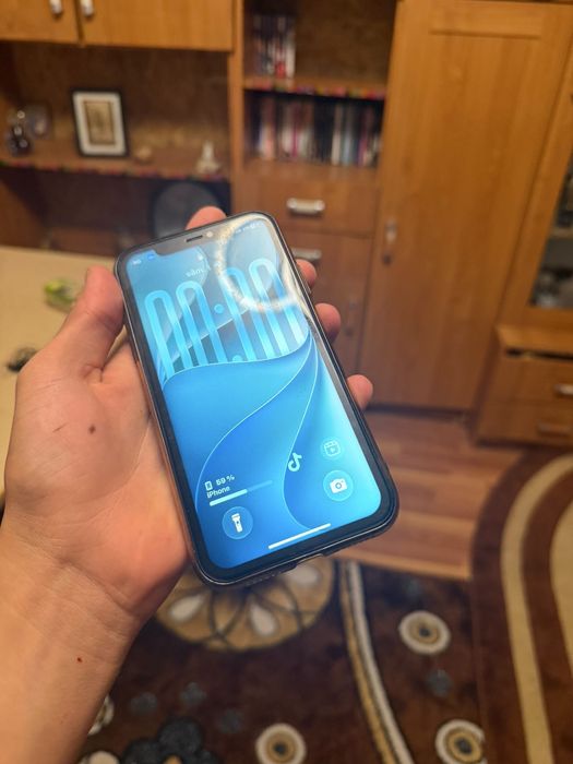 Vand/schimb iphone 11 fara spărturi