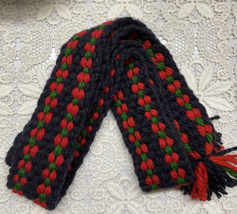 Ръчно изработени вълнени колани за народни носии