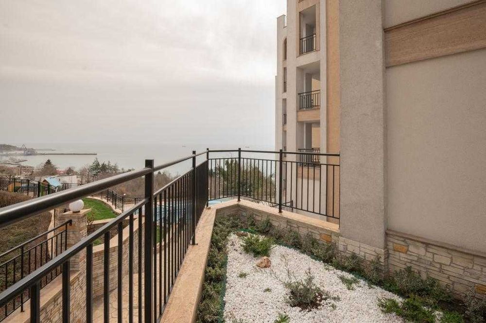 Продава се Тристаен апартамент в Балчик - 110 кв.м за 974 €/кв.м - Снимка #4