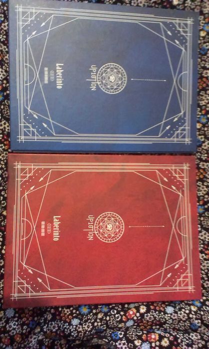 Колекционерски K pop албуми, картички и други в снимките