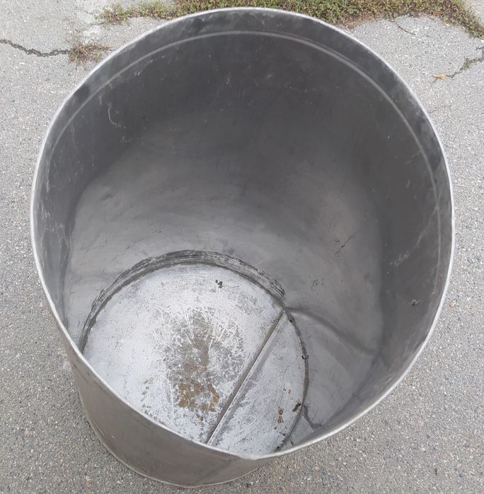 Ёмкость из нержавейки, из алюминия.