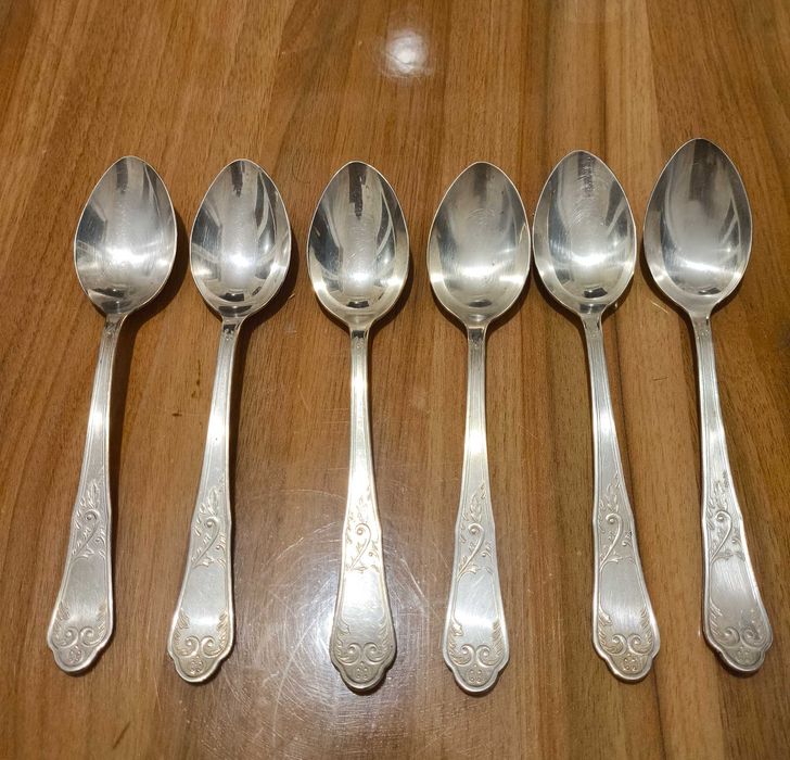 Продаются столовые серебряные ложки в количестве 6 шт, 875 проба.
