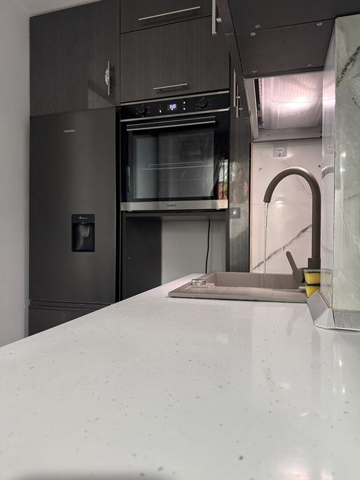 De inchiriat apartament cu 3 camere !