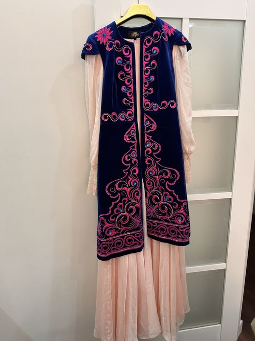 Кажекейлер , Бишпент, Камзол бар