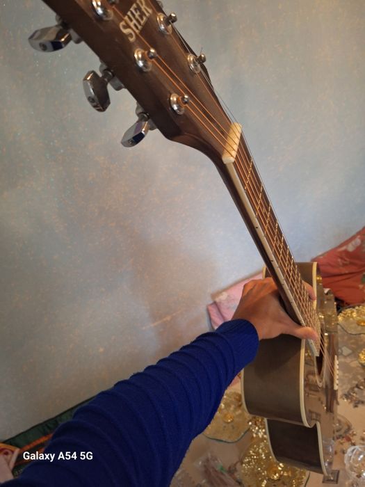 Akustik gitara razmeri 39 qirilgan chizilgan joyi yo‘q yangi