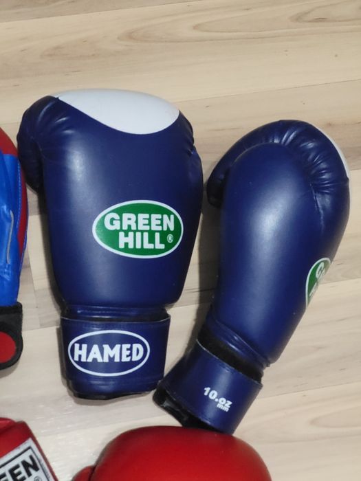 Боксёрские перчатки, шлем