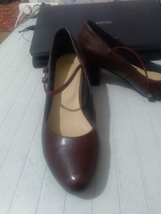 Продам туфли новые