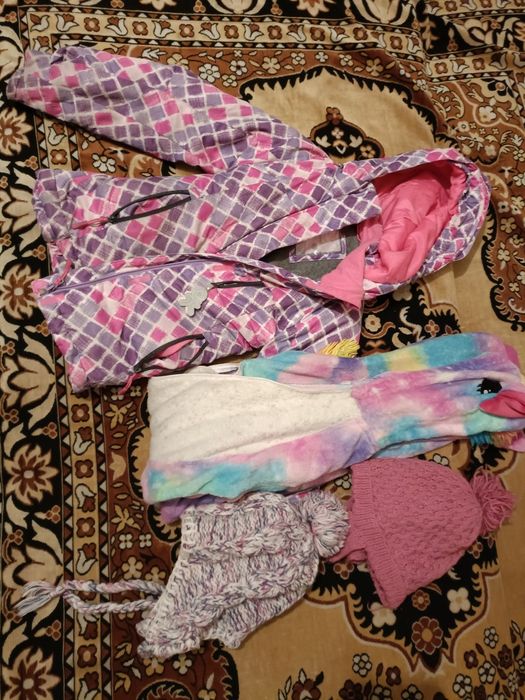 Куртка, кигуруми и шапки на девочку