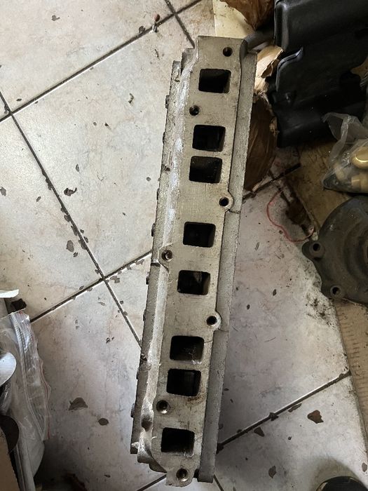 Продавам глава моторна газ 21