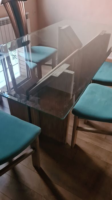 Стъклена трапезна маса с шест стола