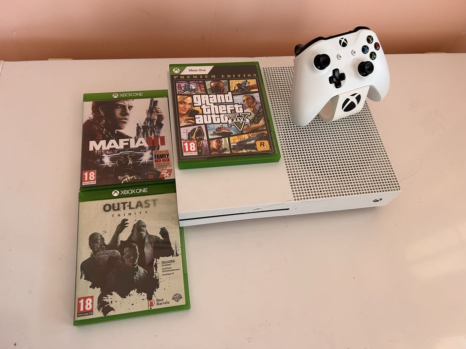 Xbox OneS 1TB cu 3 jocuri stare perfecta
