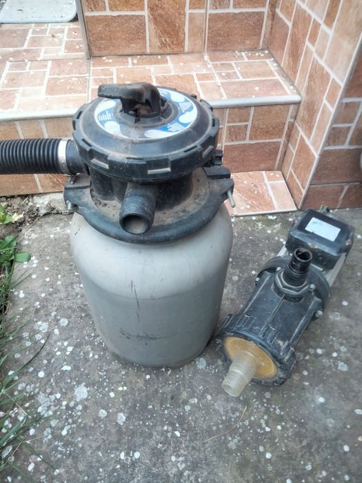 Pompa cu filtru cu nisip de la o piscina de 18 mc