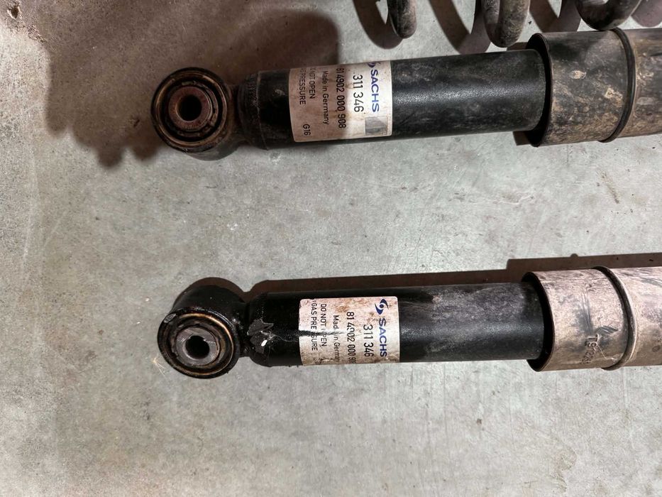 Set suspensie Vw passat b6 combi aproape noua Telescoape arcuri