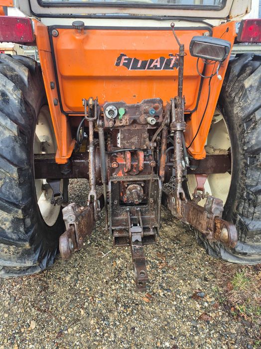 Tractor Fiat cu incarcator frontal