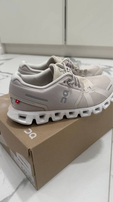 Кроссы ON знаковая модель Cloud5.
