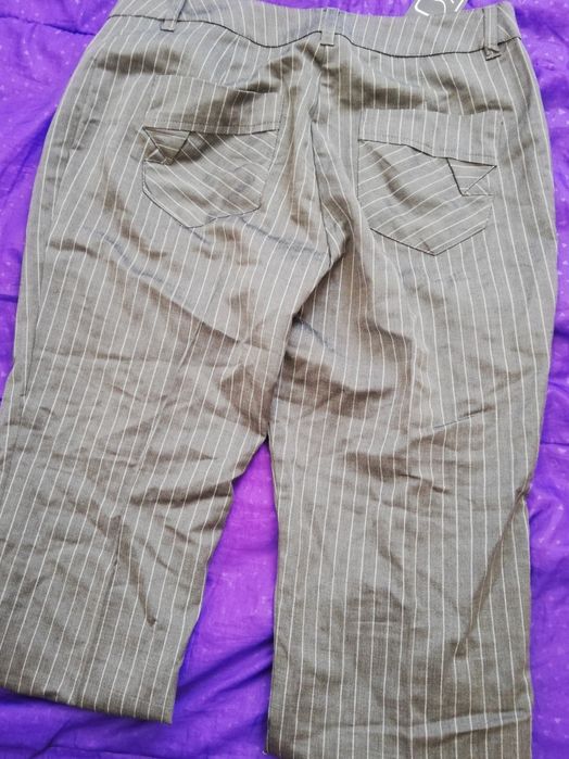 Pantaloni marimea 36 cu etichetă