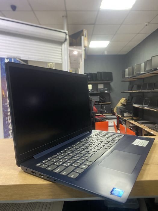 Ноутбук Lenovo i5–11gen/RAM8/SSD512/UHD Graphics