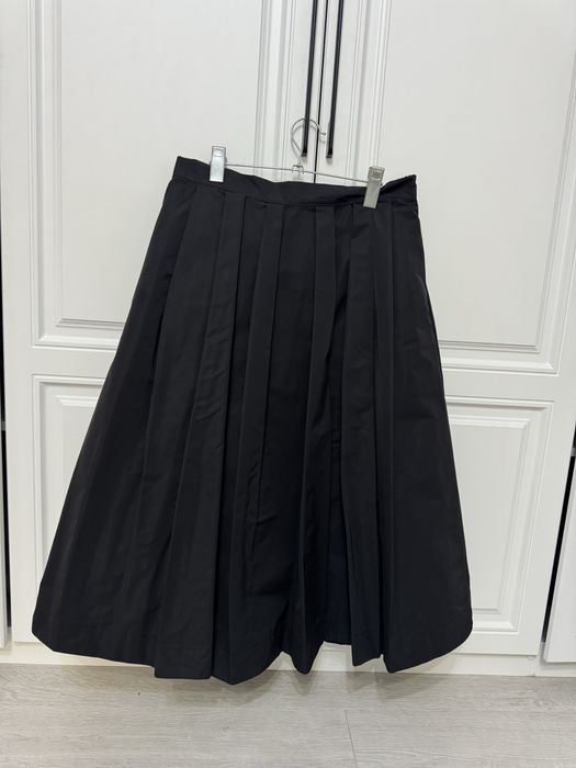 черная юбка COS.