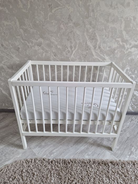 Продам кроватку детскую белую