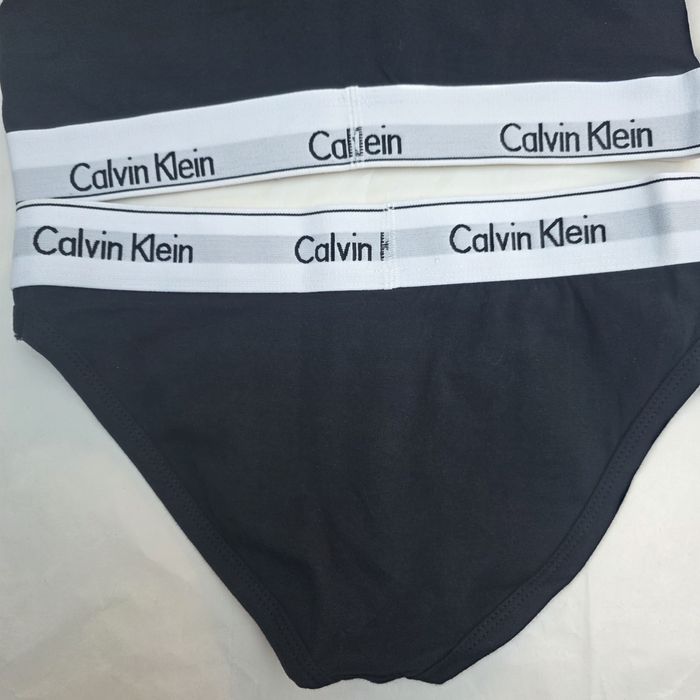 Set bustiera cu chilot CK,arimea S, nou cu cutie