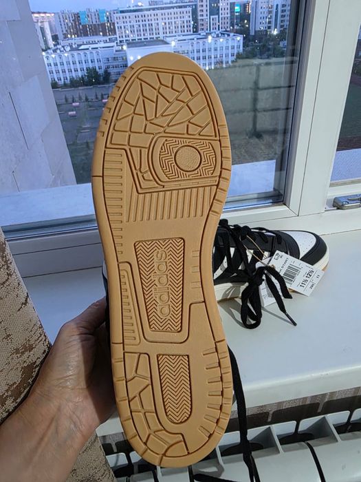 Кроссовки Adidas Адидас
