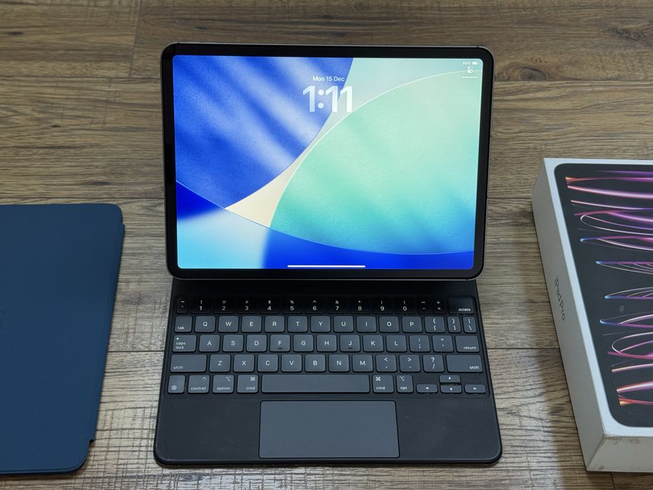 iPad 11" Pro 4th gen M2 256GB + Cellular + Keyboard case