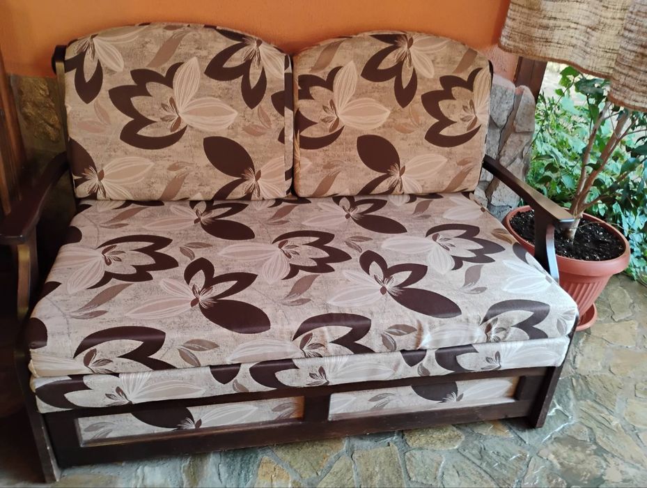 Разтегателен диван