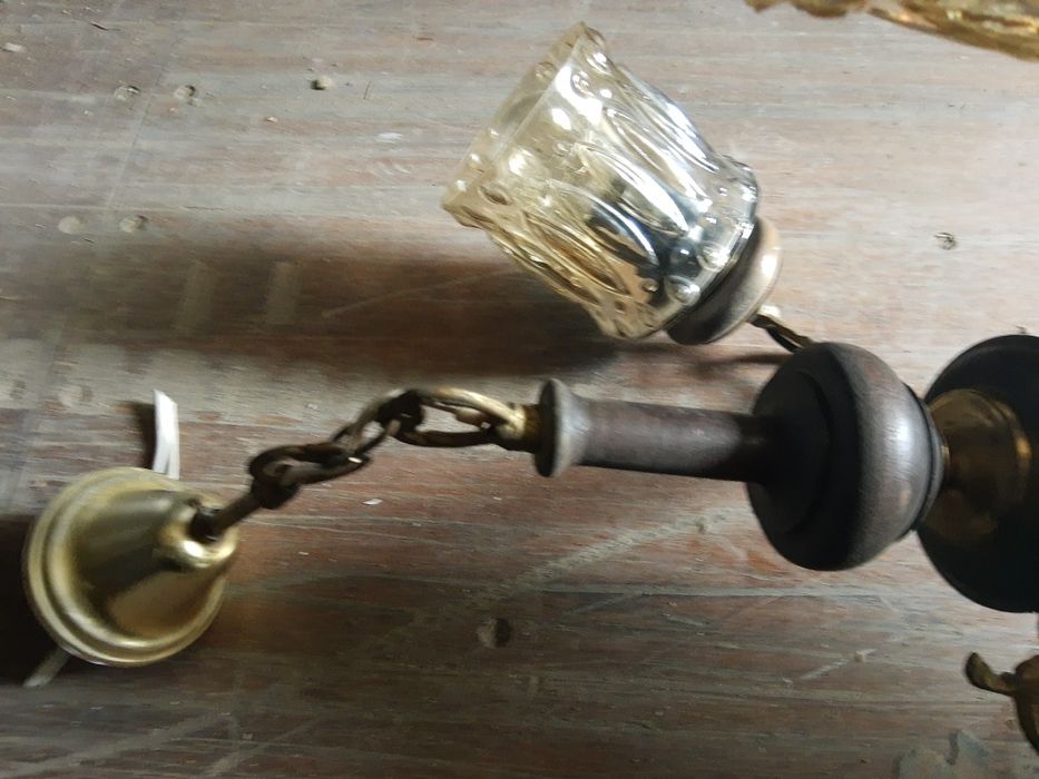 Продавам старинен полилей