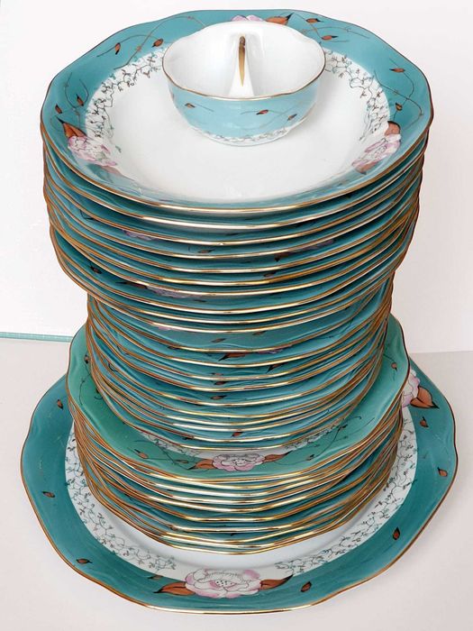 Set de 30 farfurii plus platou și solniță