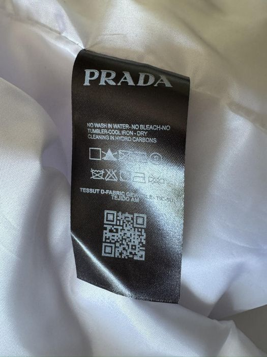 Бяла ветровка Prada