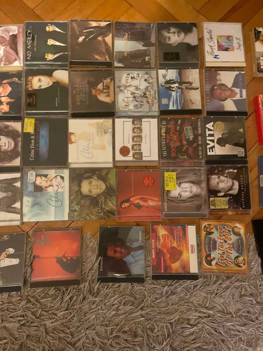colectie de peste 60 cd-uri