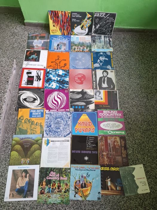 Продавам най-различни видове грамофонни плочи