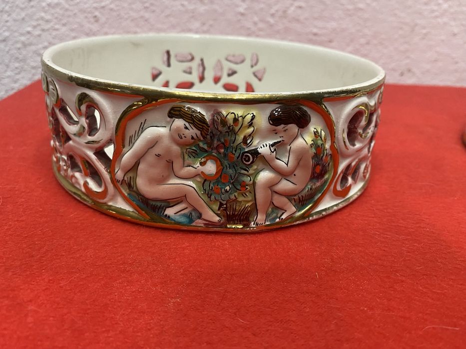 Голям италиански пепелник и купа на каподимонте